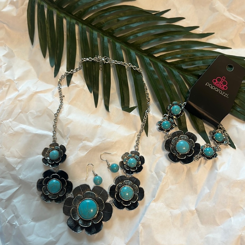 Paparazzi Necklace, Bracelet and Earring Set